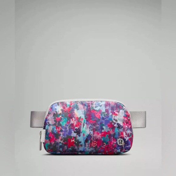 🆕💐 Lululemon Everywhere Belt Bag - Flower Glide Multi Vapor - Picture 6 of 7